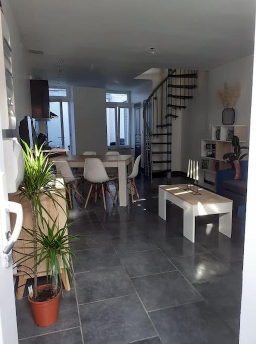 Petite Maison De L'ancien Rivage Apartment